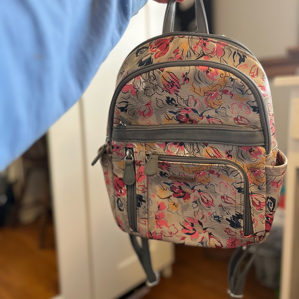 Mini Floral Backpack - Picture 2 of 3